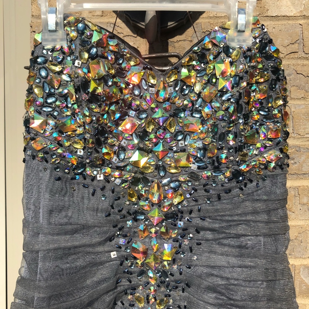 STUNNING Formal Dress - Picture 15 of 16